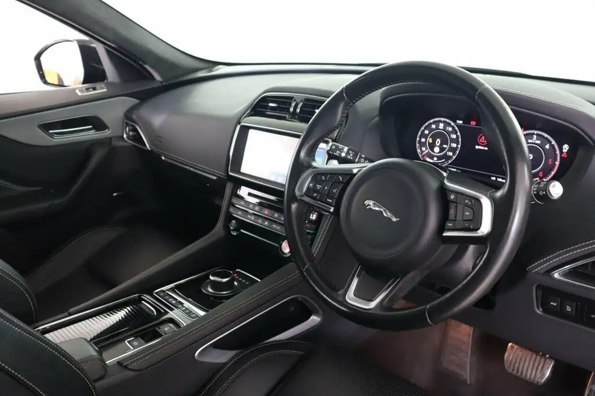 2020-jaguar-f-pace-20-i4d-chequered-flag-240ps-big-53