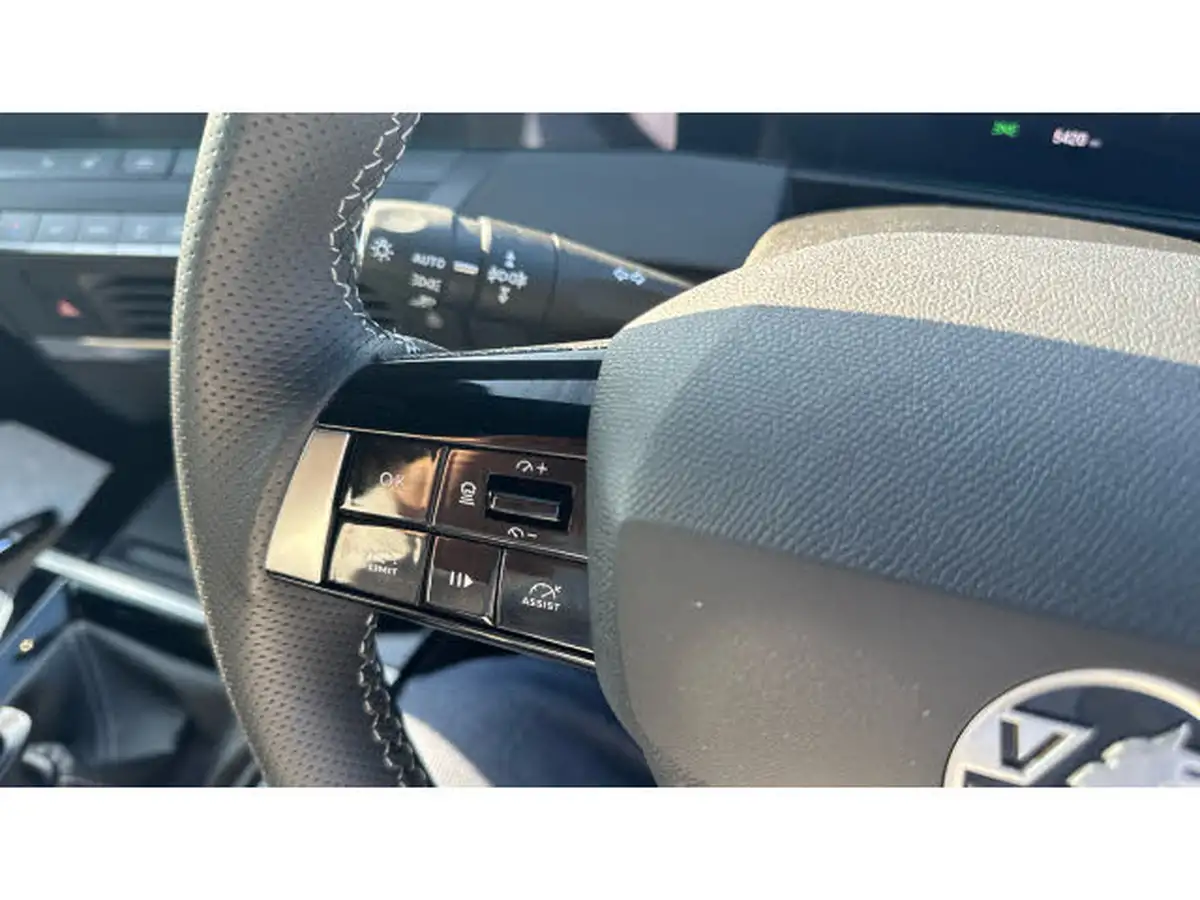 2024-vauxhall-astra-12-turbo-gs-130ps-sport-tourer-big-23