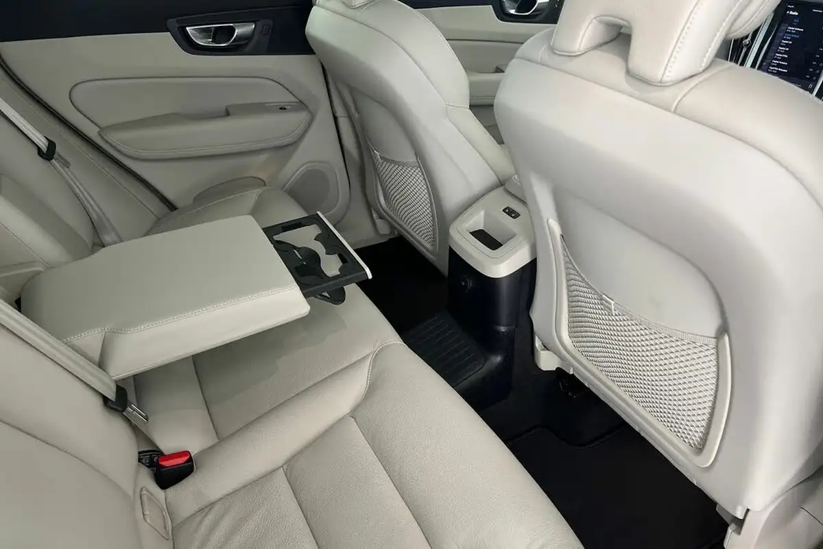 2024-volvo-xc60-20-b5-plus-big-26