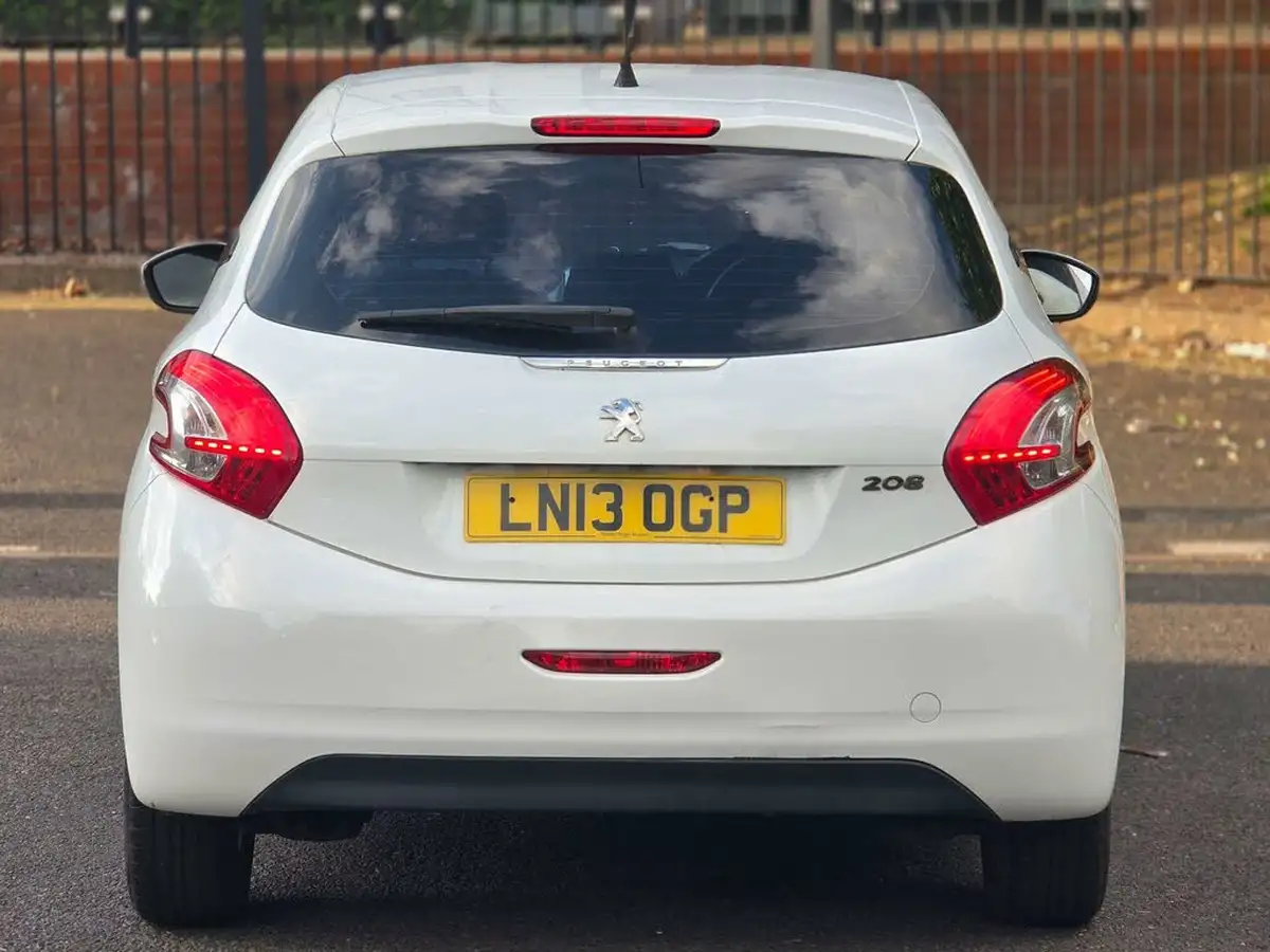 2013-peugeot-208-12-active-3d-big-2