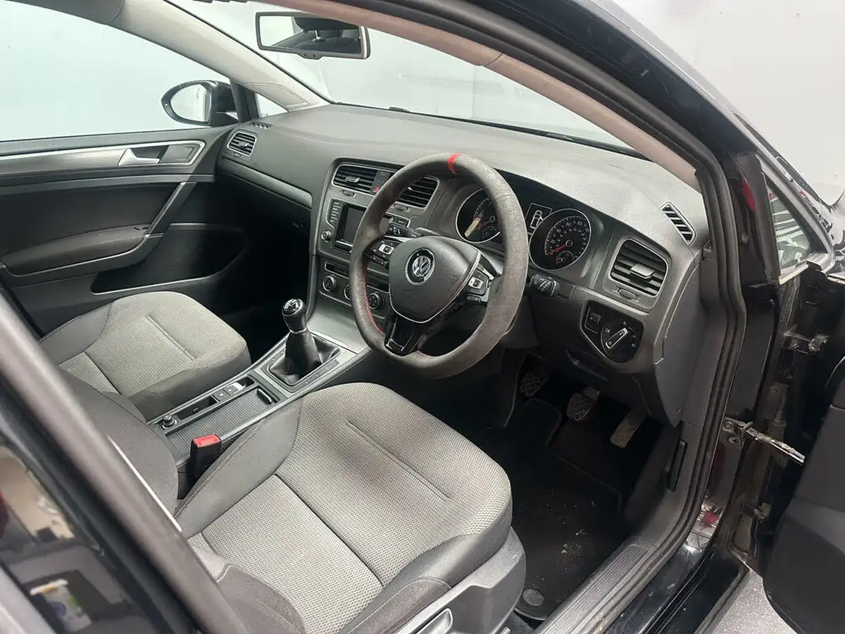 2013-volkswagen-golf-16tdi-se-ss-hatchback-5d-big-10