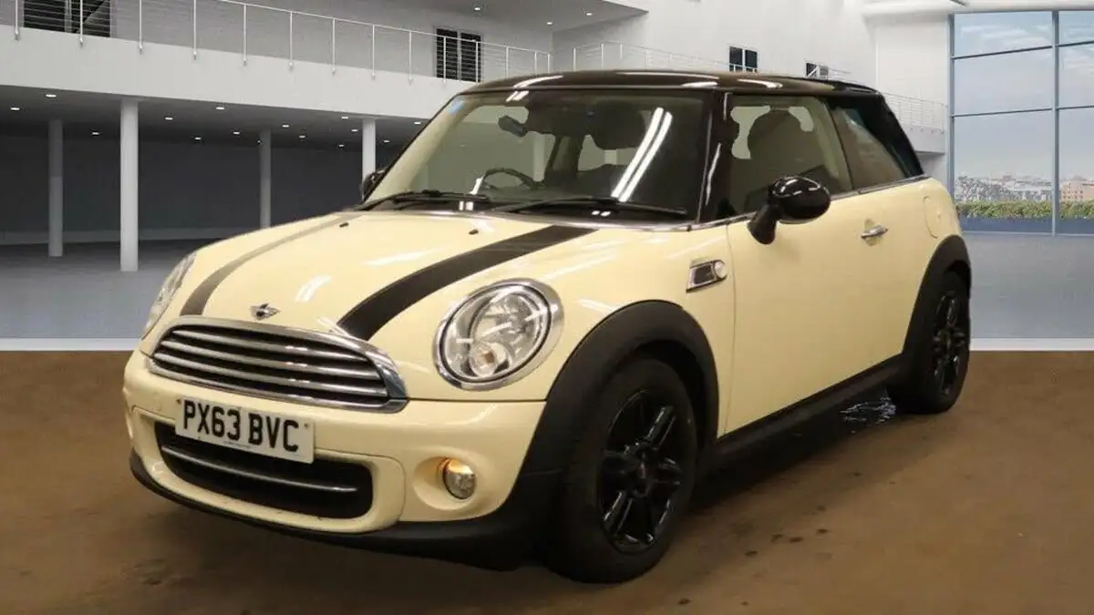 2013-mini-cooper-16-cooper-baker-street-big-5