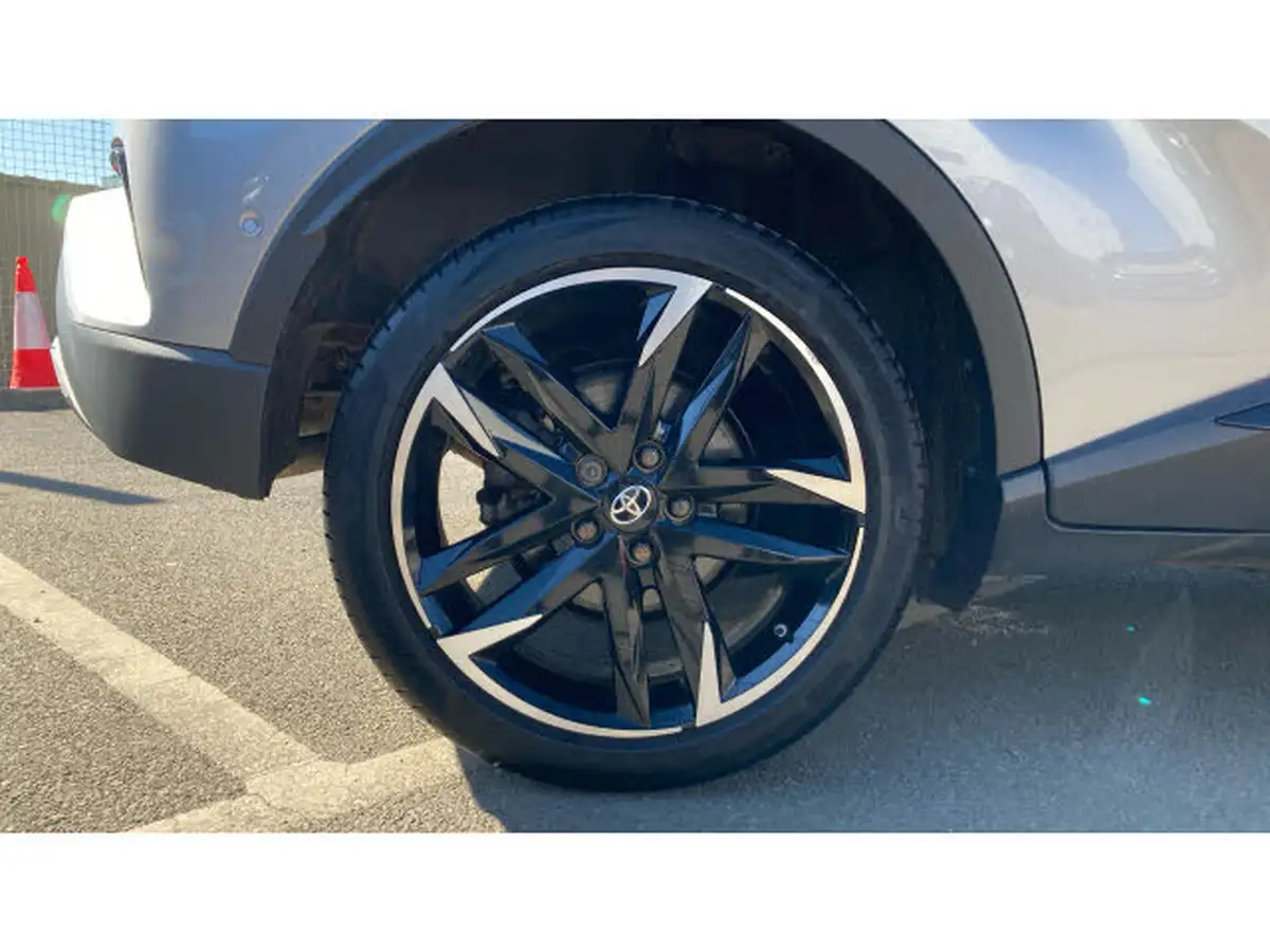 2023-toyota-c-hr-18-vvt-i-gr-sport-big-17