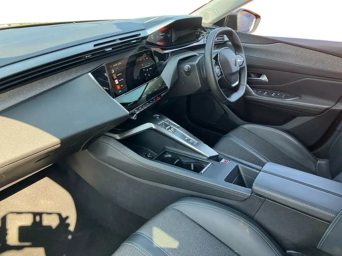 2022-peugeot-308-sw-12-puretech-allure-premium-station-wagon-eat8-big-6