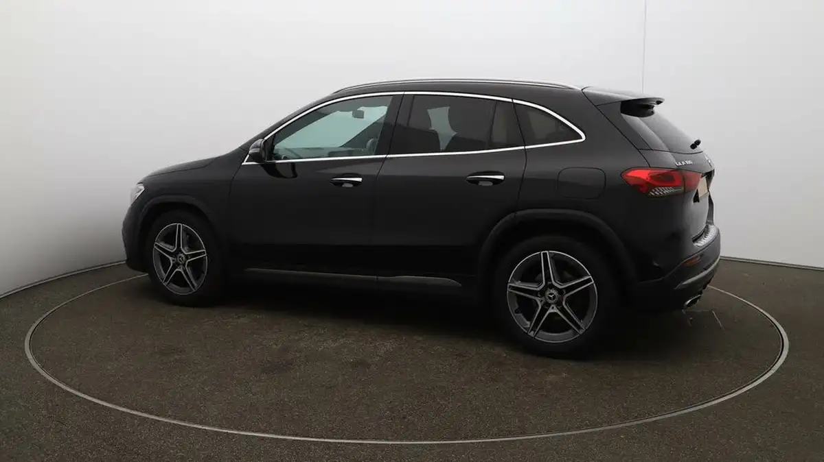 2022-mercedes-benz-gla-class-13-gla-180-amg-line-premium-big-38