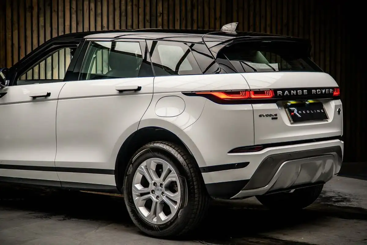 2021-land-rover-range-rover-evoque-15-p300e-s-big-16