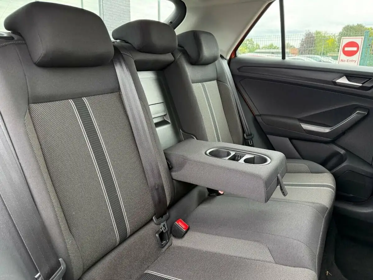 2018-volkswagen-t-roc-10-tsi-se-ss-big-13