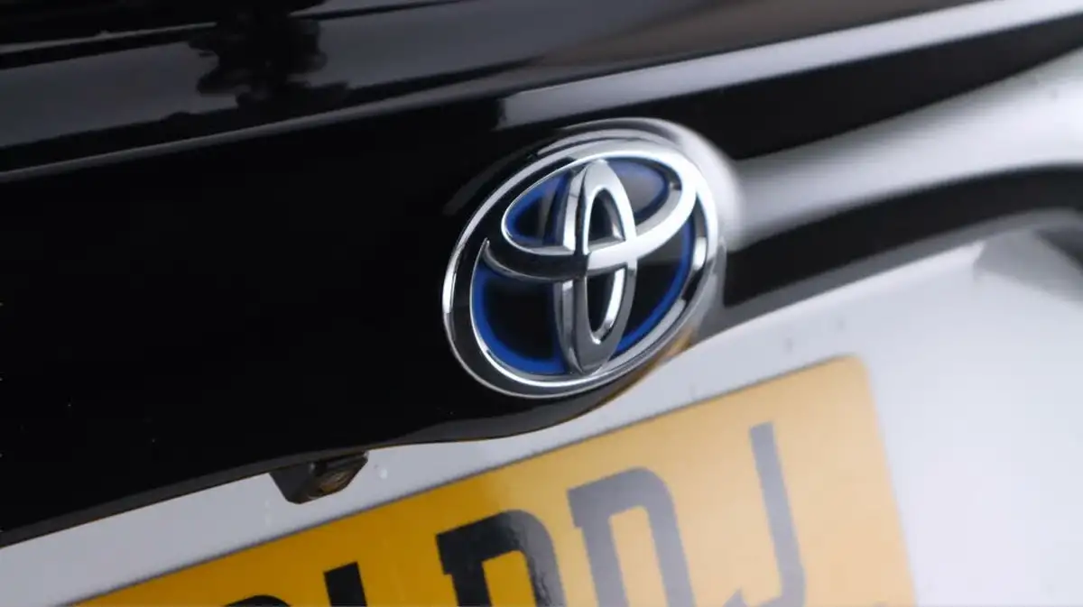 2021-toyota-yaris-15-vvt-i-design-big-19