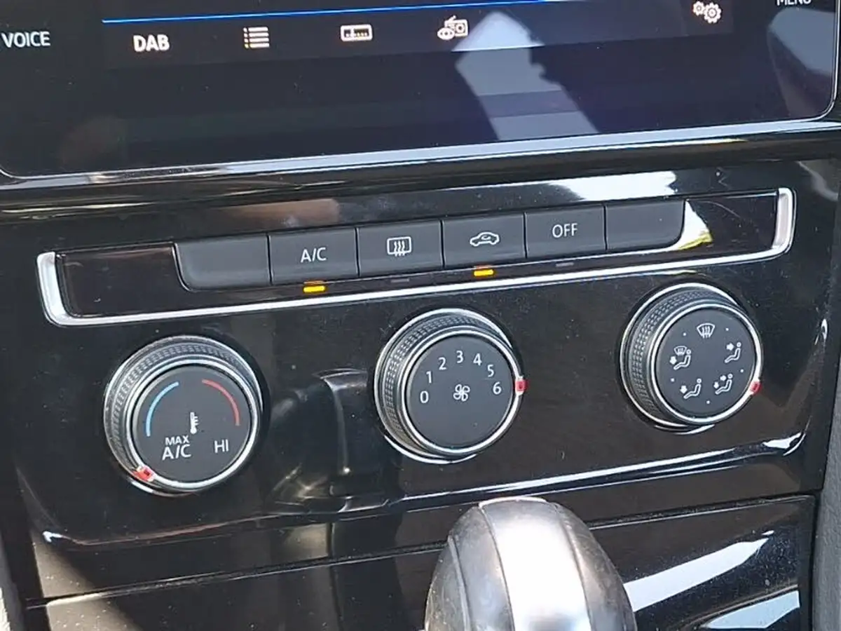 2019-volkswagen-golf-20tdi-r-line-5d-dsg-big-10