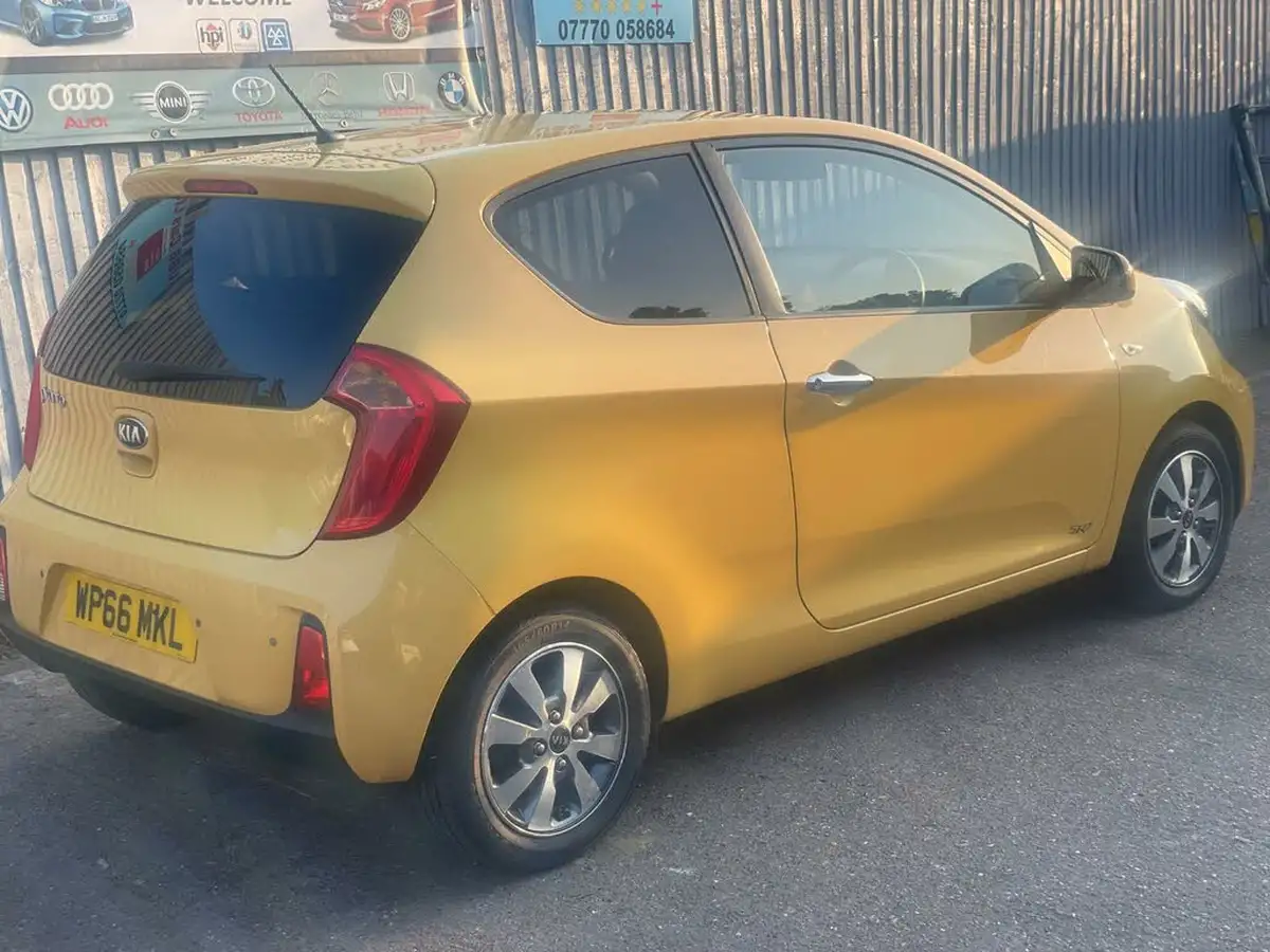 2016-kia-picanto-10-sr7-3d-big-9