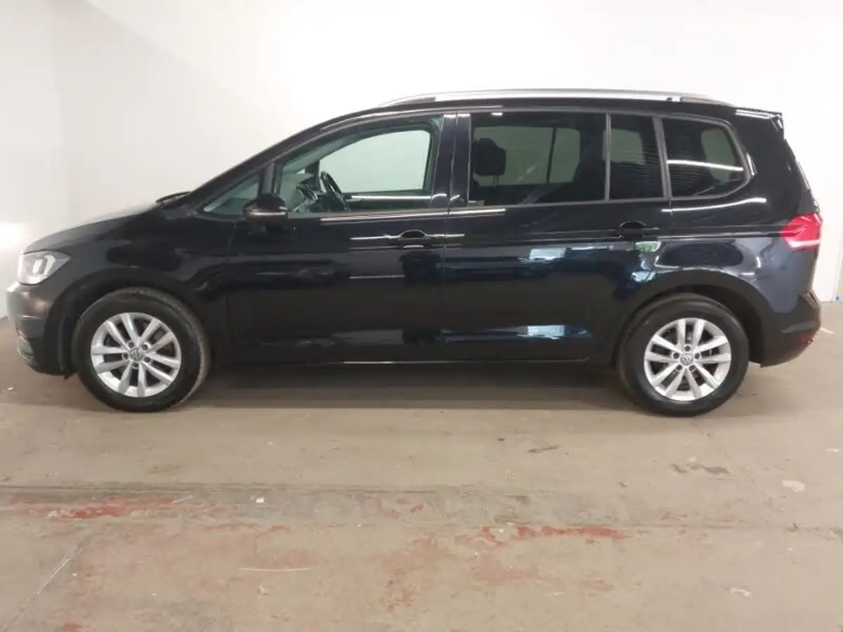 2017-volkswagen-touran-20tdi-se-big-3