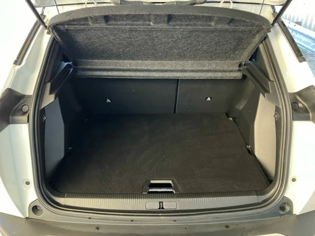 2021-peugeot-2008-suv-e-gt-50kwh-big-19