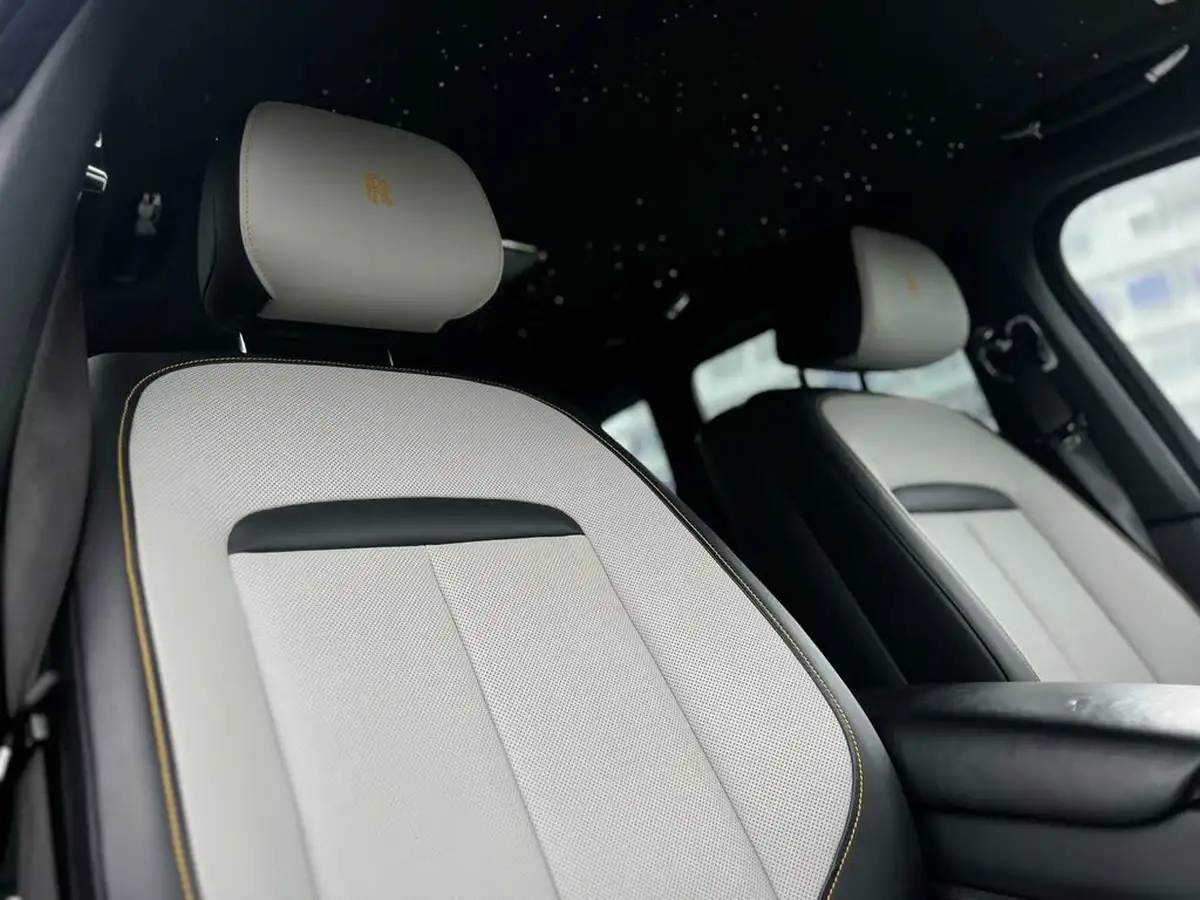 2020-rolls-royce-cullinan-675-black-badge-big-2