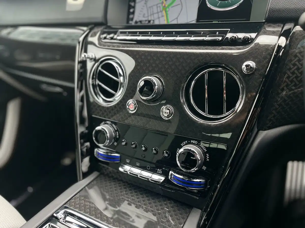 2020-rolls-royce-cullinan-675-black-badge-big-26