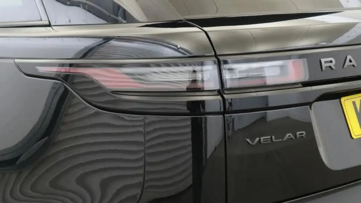 2023-land-rover-range-rover-velar-20-d200-dynamic-se-big-18