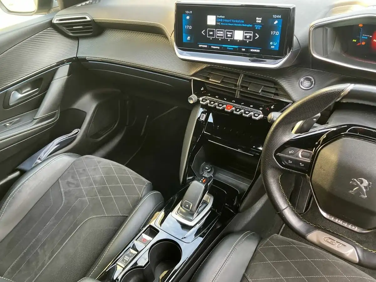 2021-peugeot-208-12-puretech-gt-premium-130bhp-eat8-big-19