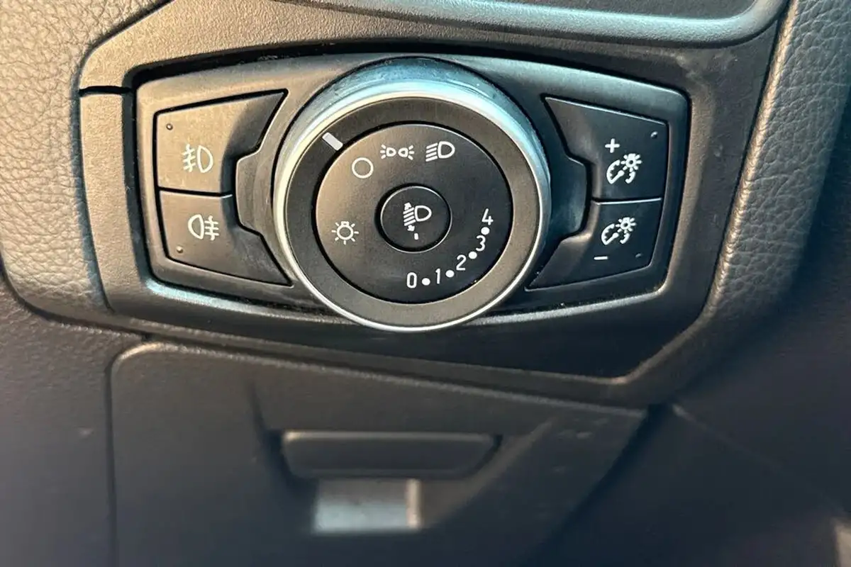 2018-ford-focus-10t-st-line-140ps-hatchback-big-28