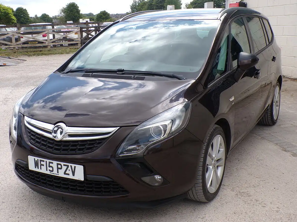 2015-vauxhall-zafira-tourer-14i-16v-turbo-sri-leather-pk-big-3
