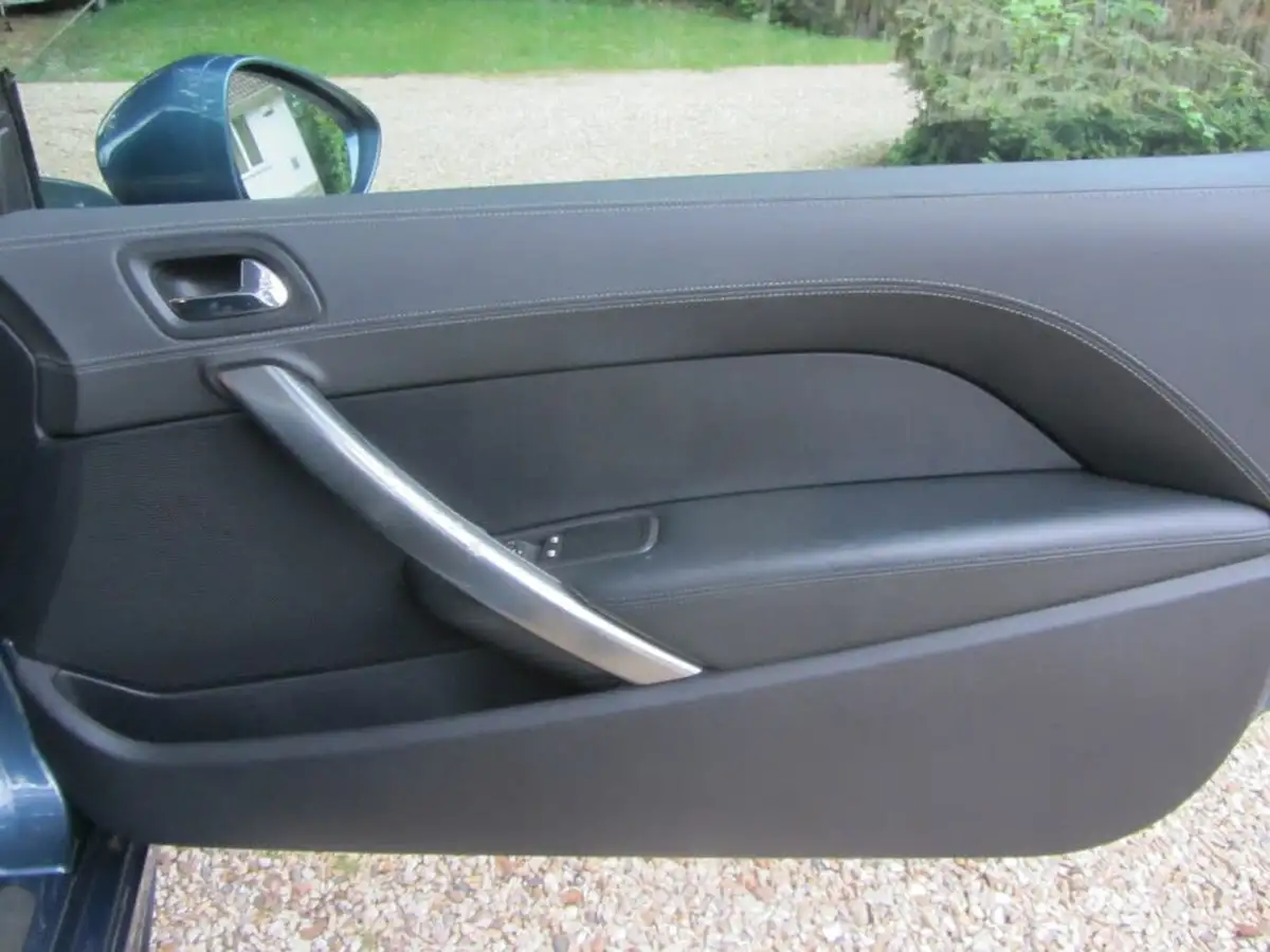 2011-peugeot-rcz-16-gt-200-big-6