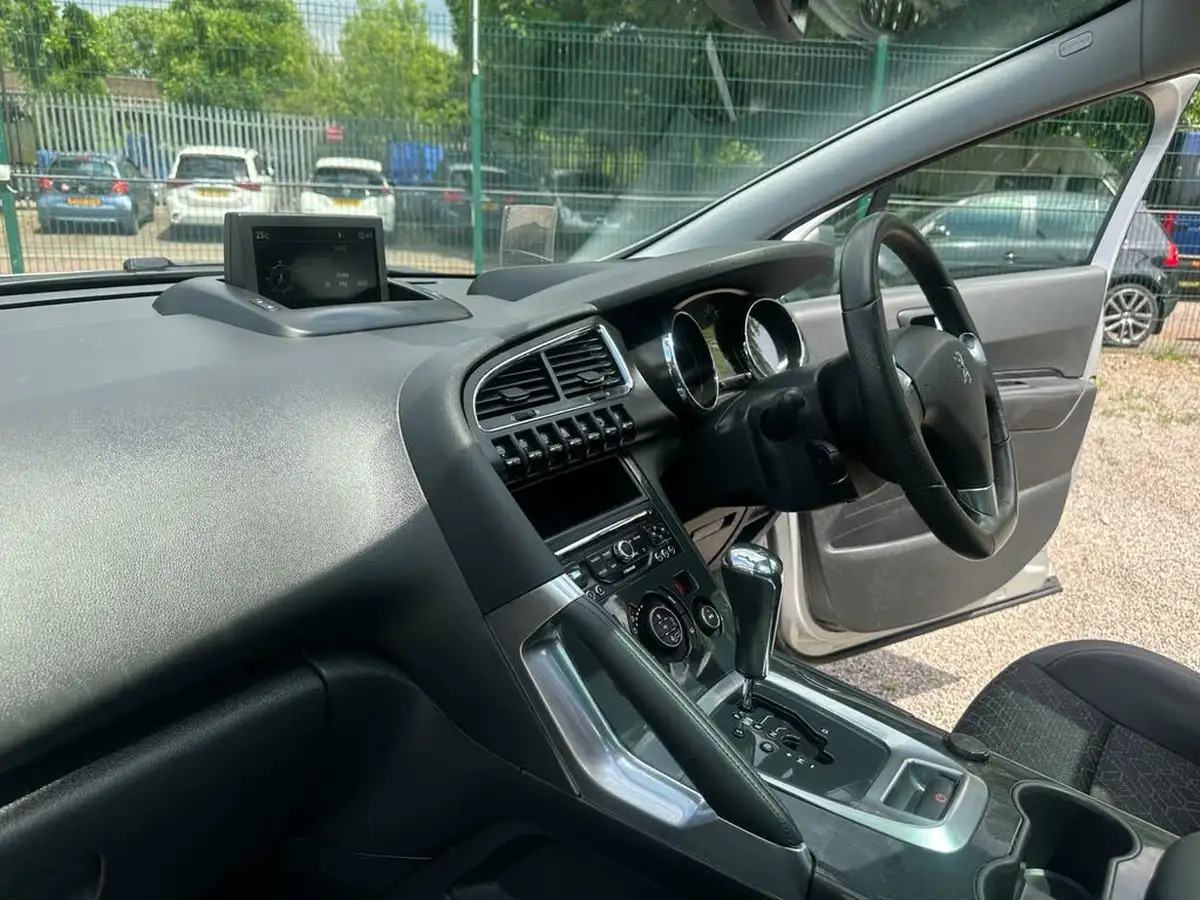 2016-peugeot-3008-crossover-16bluehdi-allure-auto-big-46