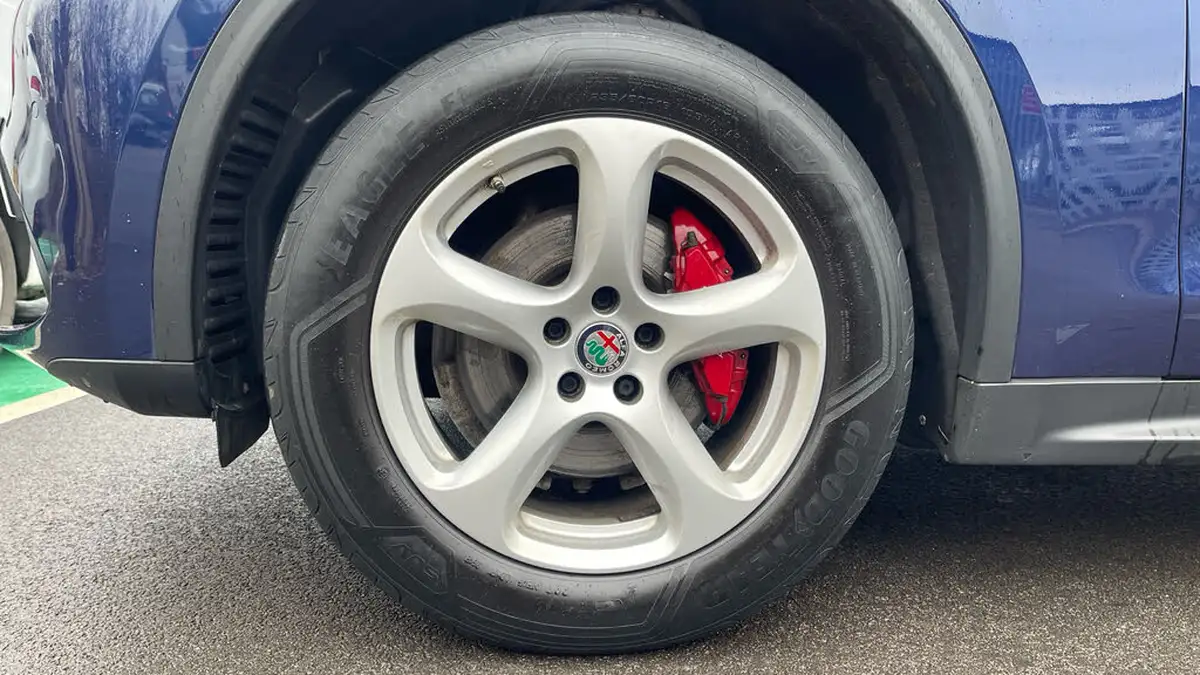 2019-alfa-romeo-stelvio-20-super-ss-big-16