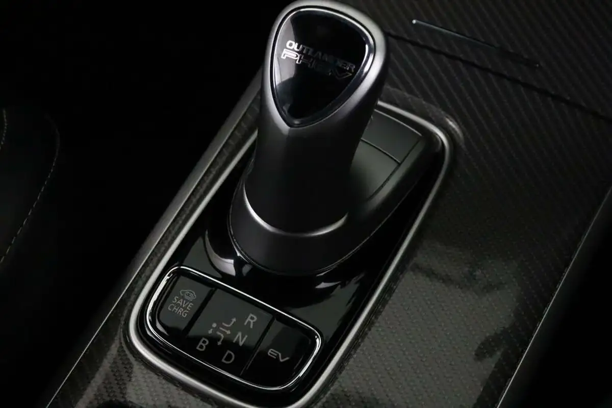 2019-mitsubishi-outlander-24-dynamic-phev-big-20