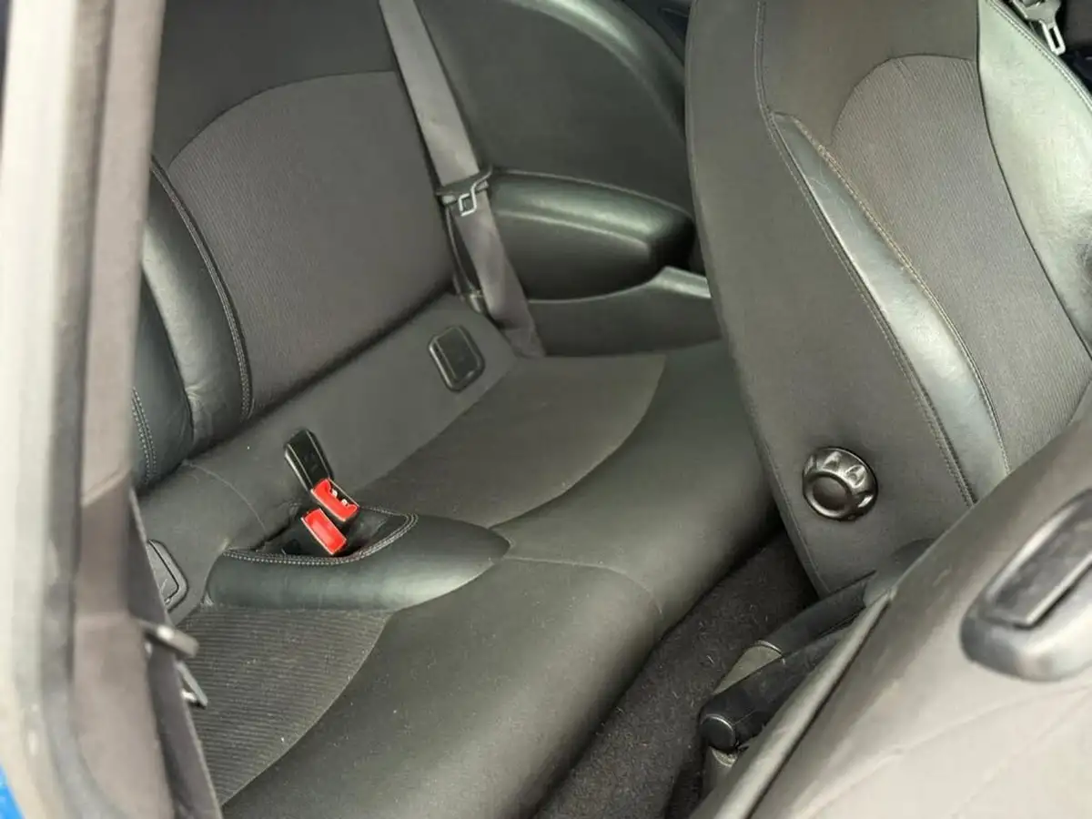 2011-mini-cooper-16-cooper-s-hatchback-3d-big-9