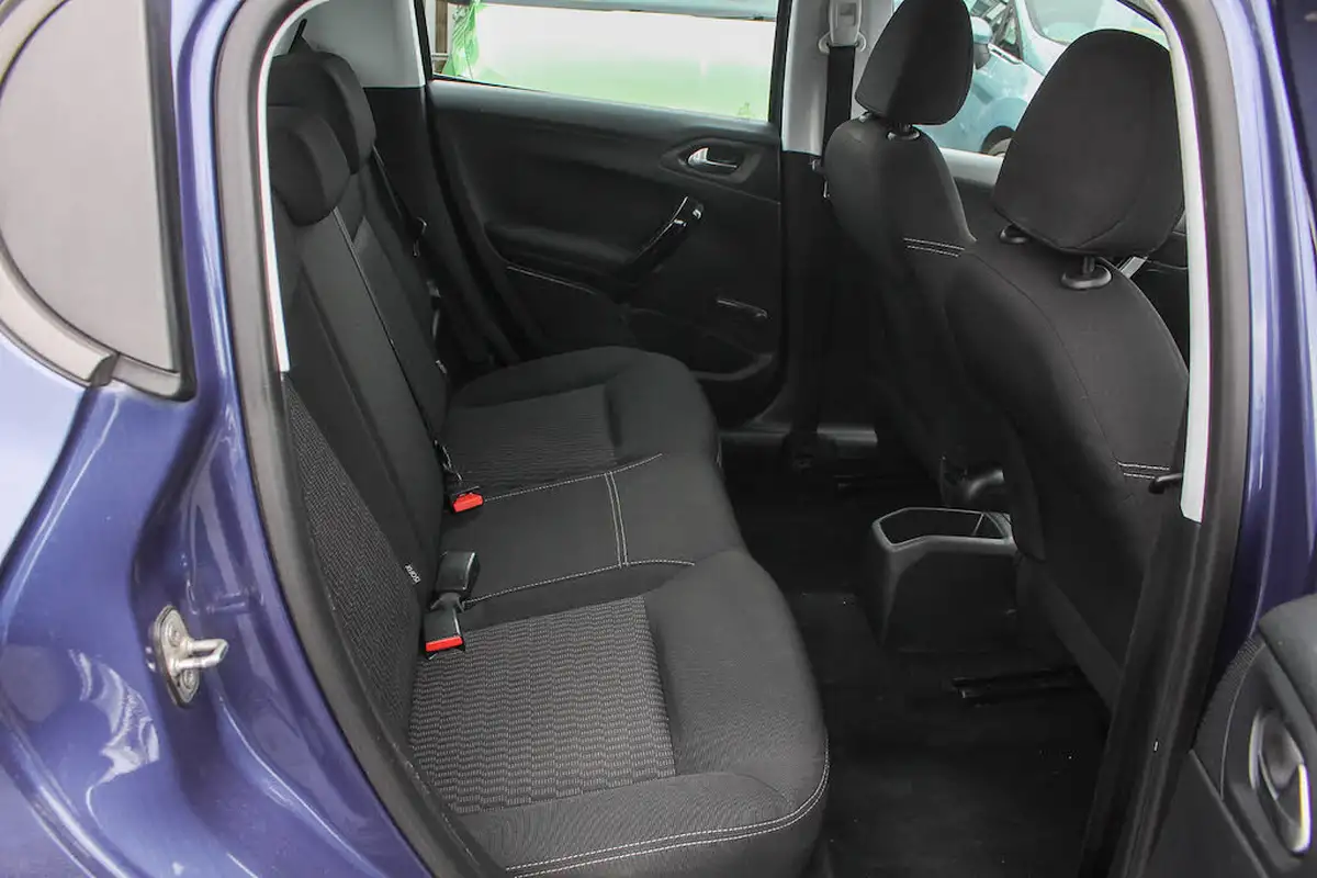 2016-peugeot-208-12-puretech-active-82bhp-5d-big-30