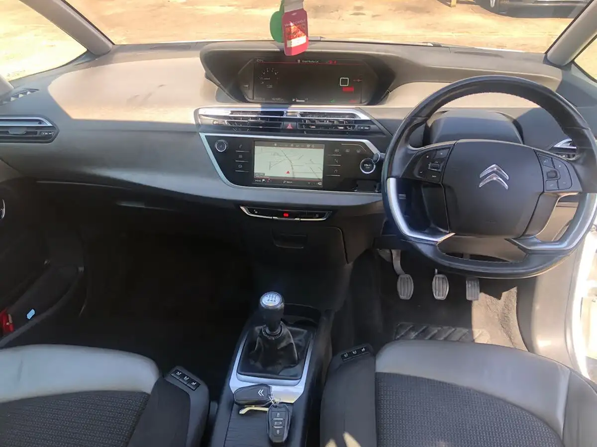 2017-citroen-grand-c4-picasso-16bluehdi-flair-big-6