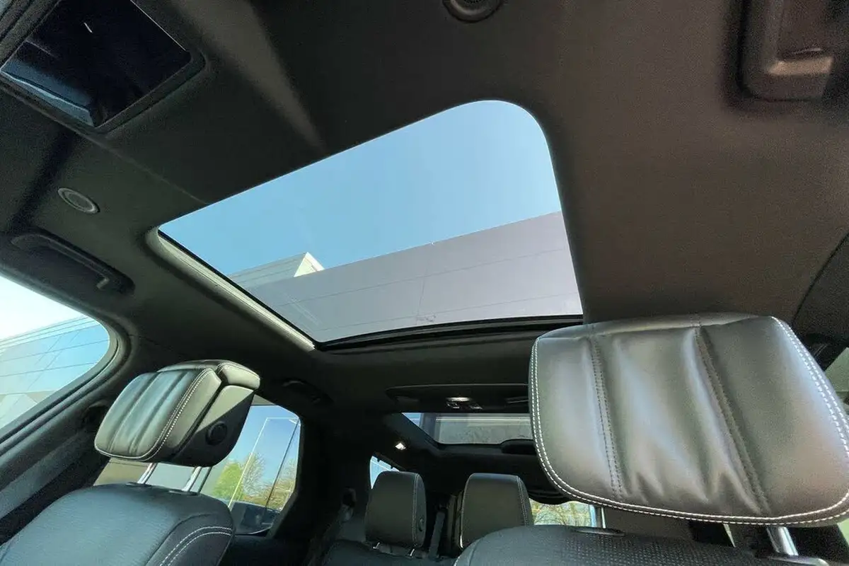 2024-land-rover-discovery-30-d350-dynamic-hse-big-4