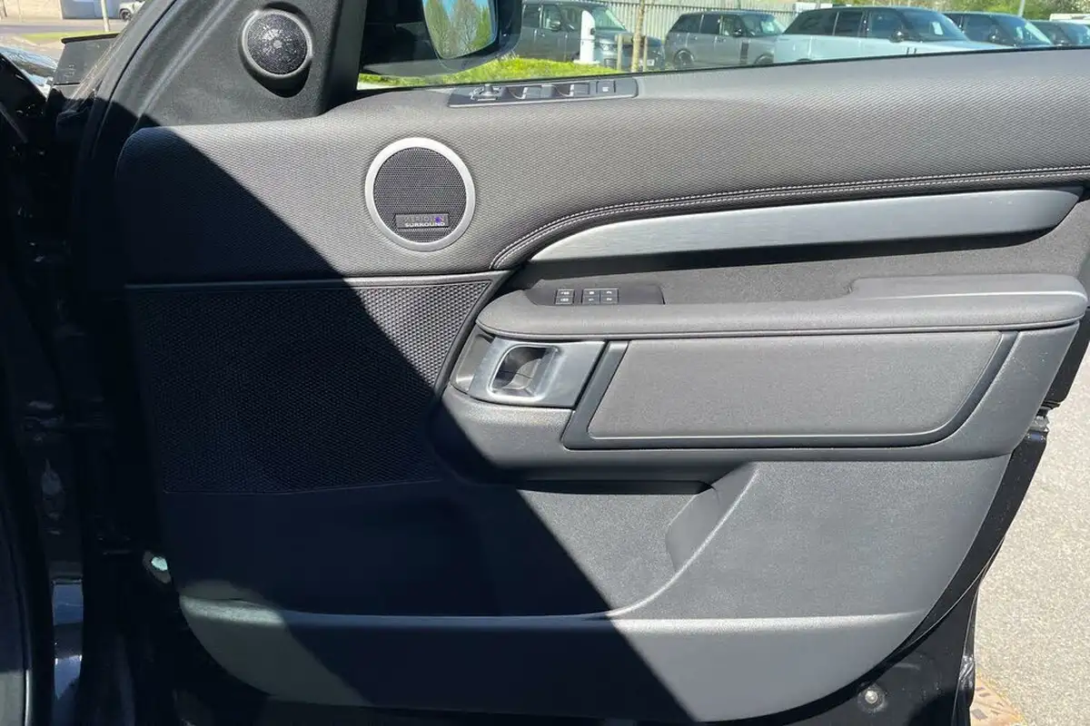 2024-land-rover-discovery-30-d350-dynamic-hse-big-56