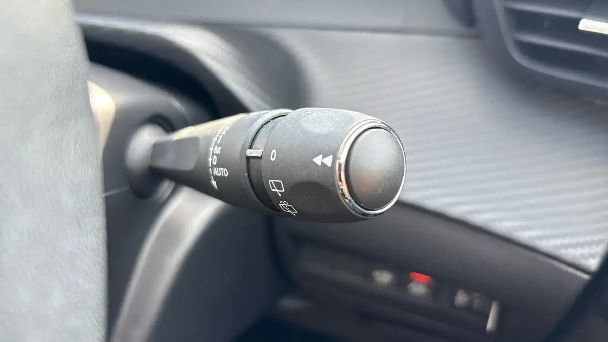2021-peugeot-208-12-puretech-allure-100bhp-big-27