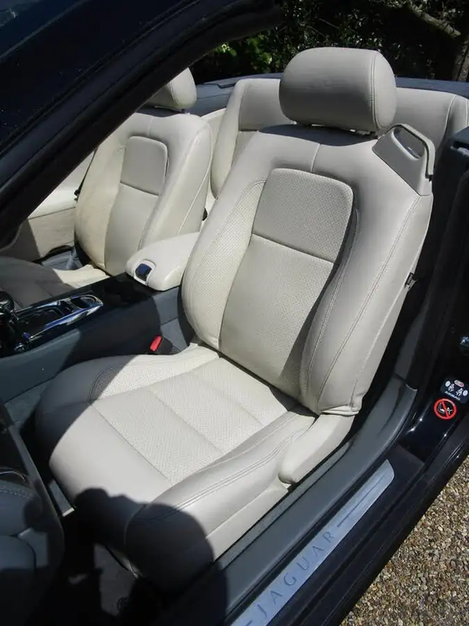2010-jaguar-xkr-big-28