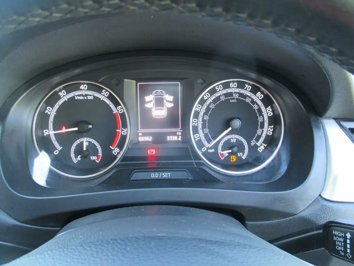 2018-skoda-rapid-spaceback-10-tsi-se-tech-95ps-ss-big-16