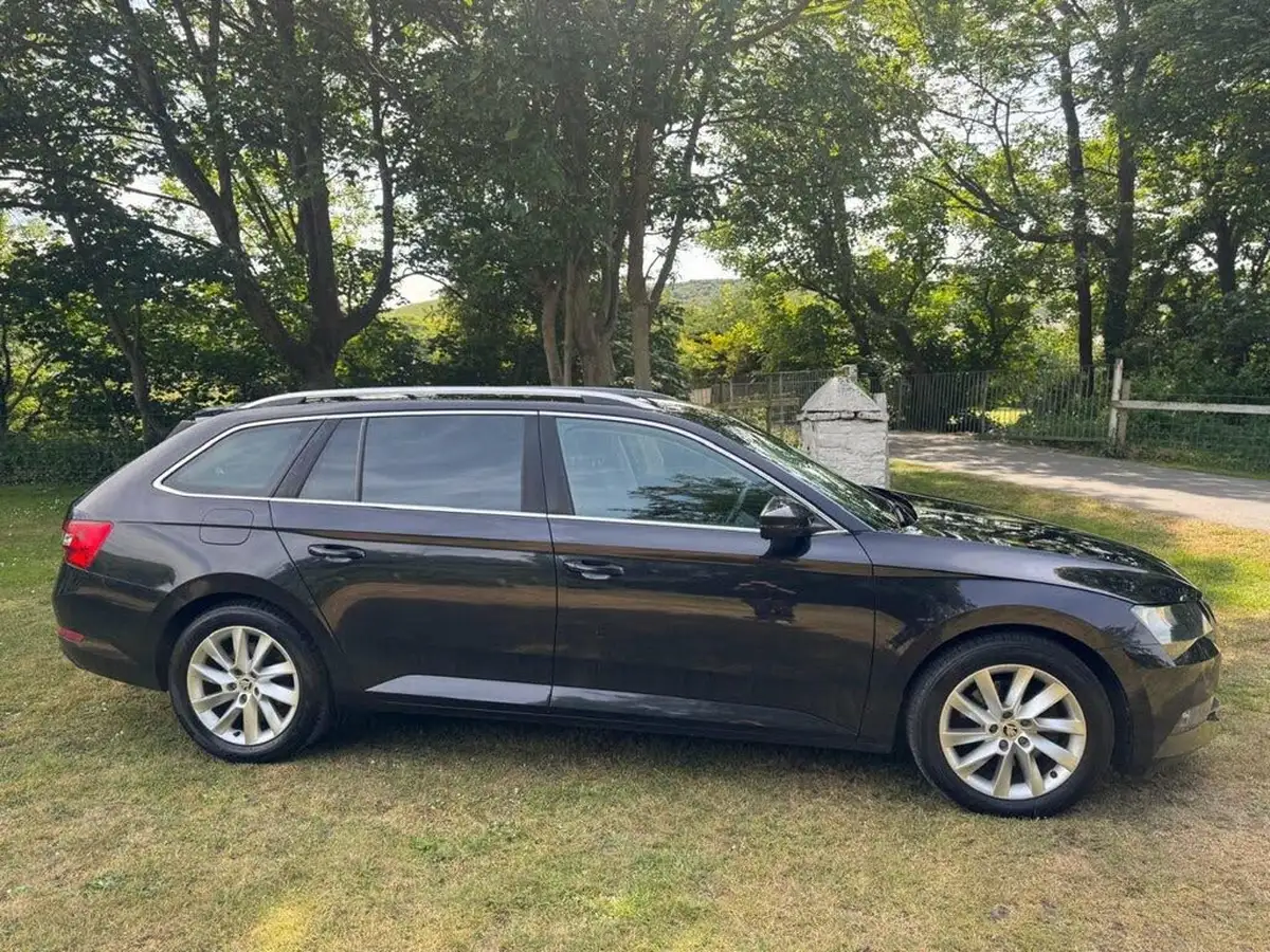 2018-skoda-superb-20tdi-scr-se-technology-estate-dsg-big-2