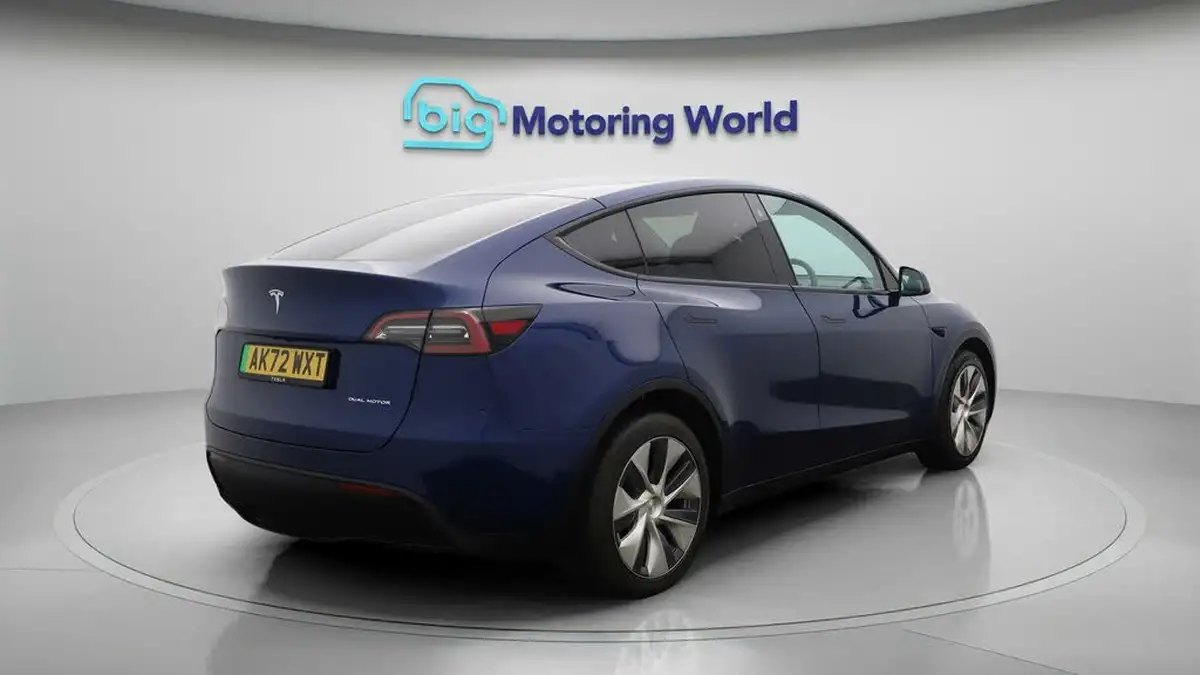 2022-tesla-model-y-e-long-range-big-7