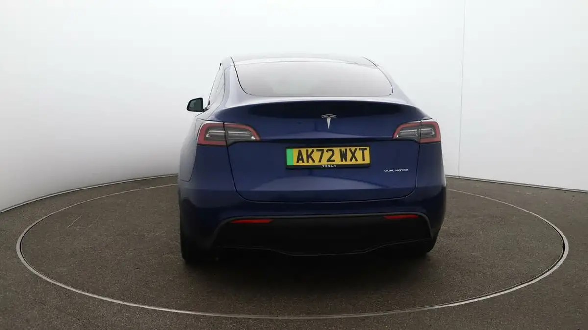 2022-tesla-model-y-e-long-range-big-59