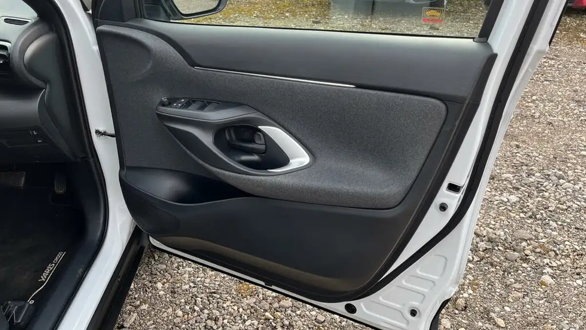 2022-toyota-yaris-cross-15-vvt-i-design-big-21