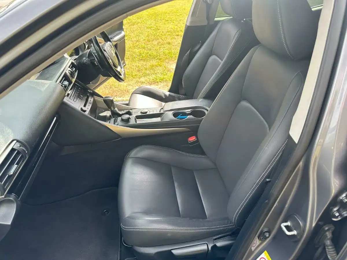 2018-lexus-is-300h-25-executive-edition-lexus-navigation-big-12