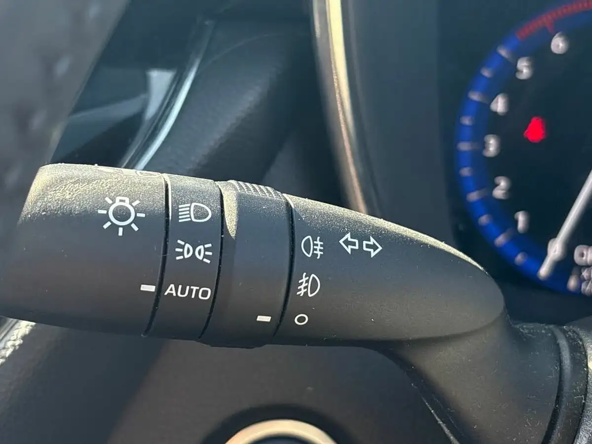 2021-toyota-corolla-18-vvt-i-icon-tech-spare-wheel-hatchback-5d-big-26