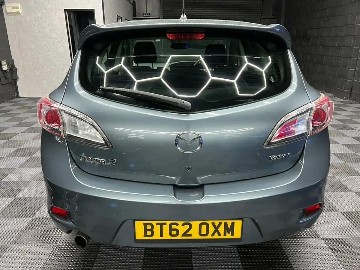 2013-mazda-mazda3-16-venture-edition-big-3