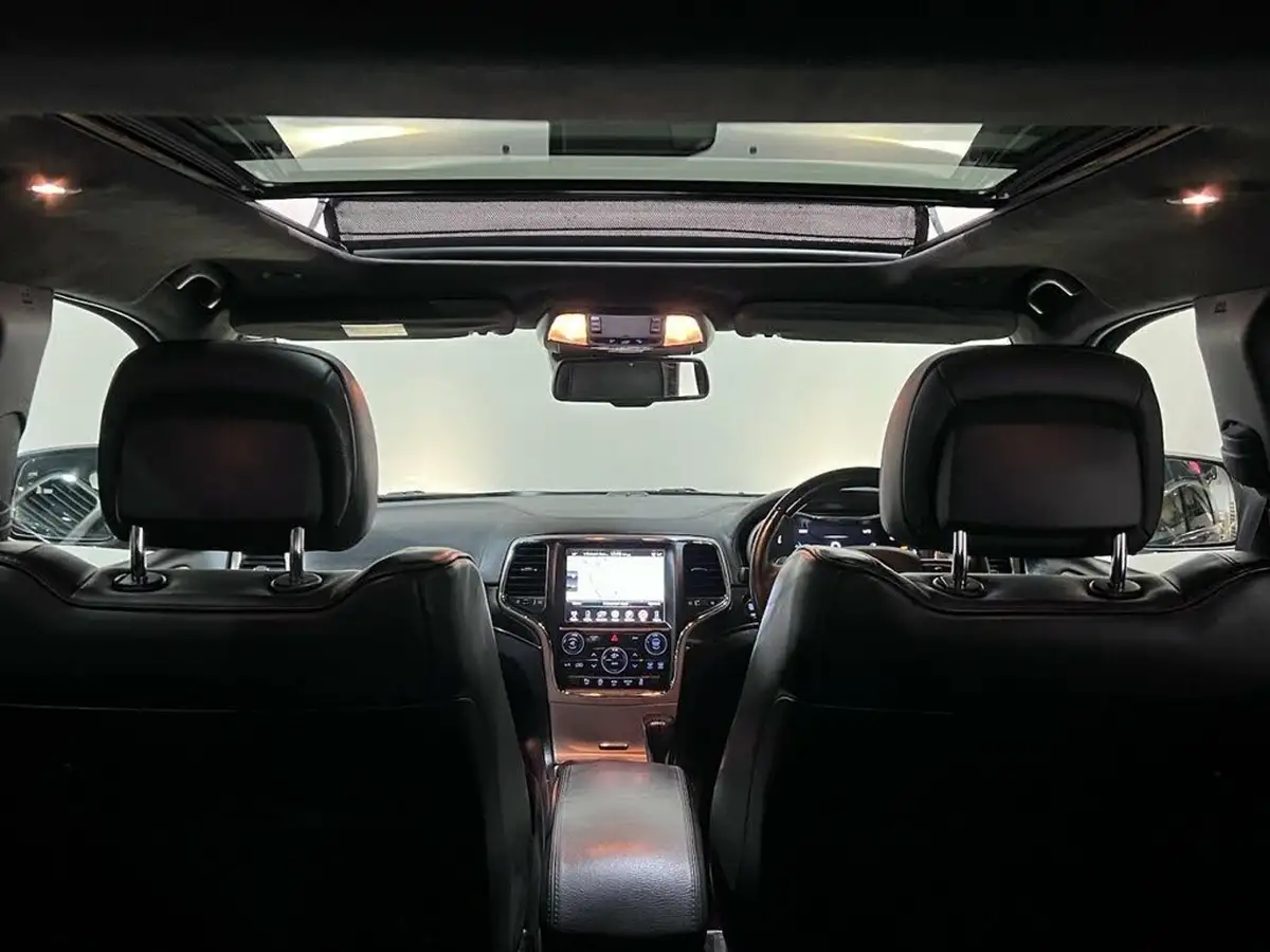 2017-jeep-grand-cherokee-30crd-summit-big-34
