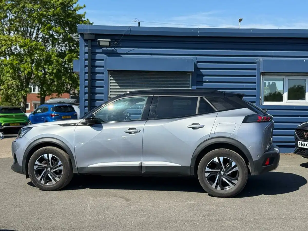 2022-peugeot-2008-suv-12-puretech-gt-big-12