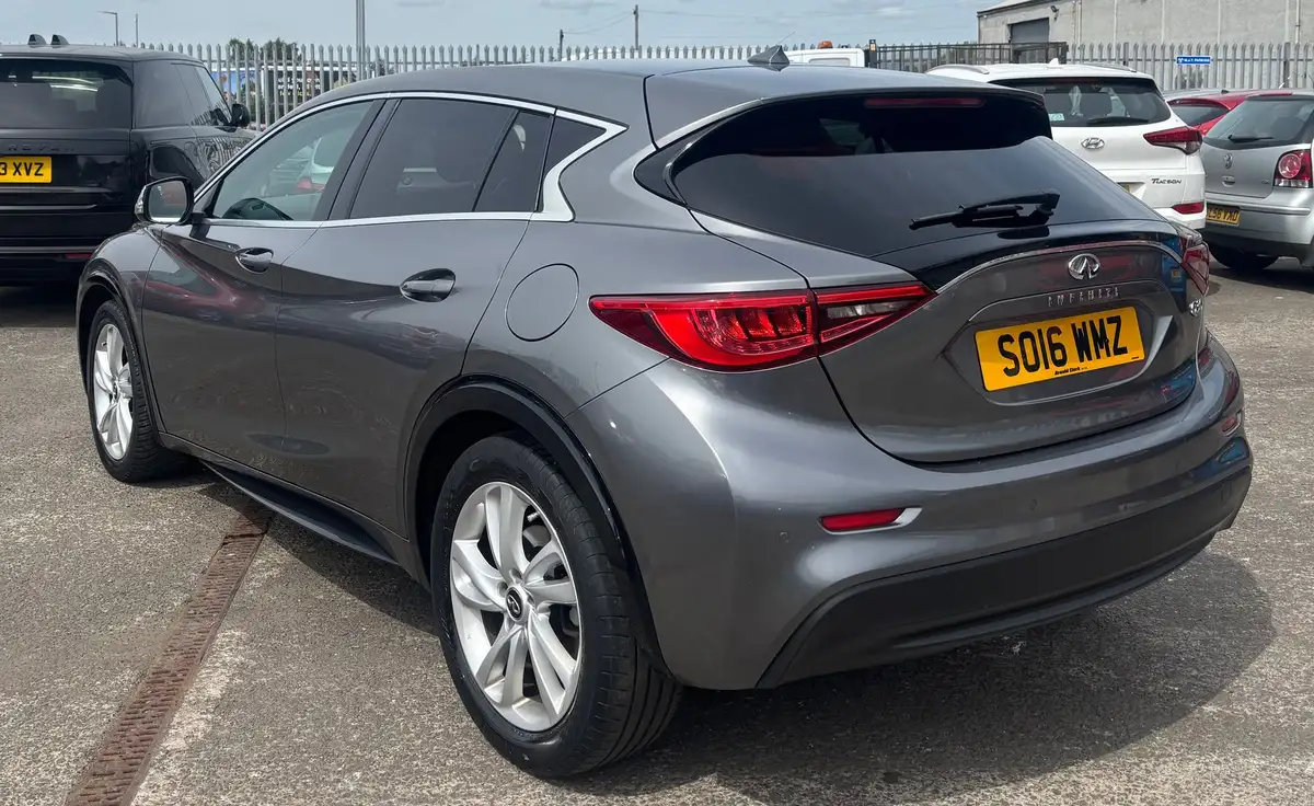 2016-infiniti-q30-15d-business-executive-dct-big-6