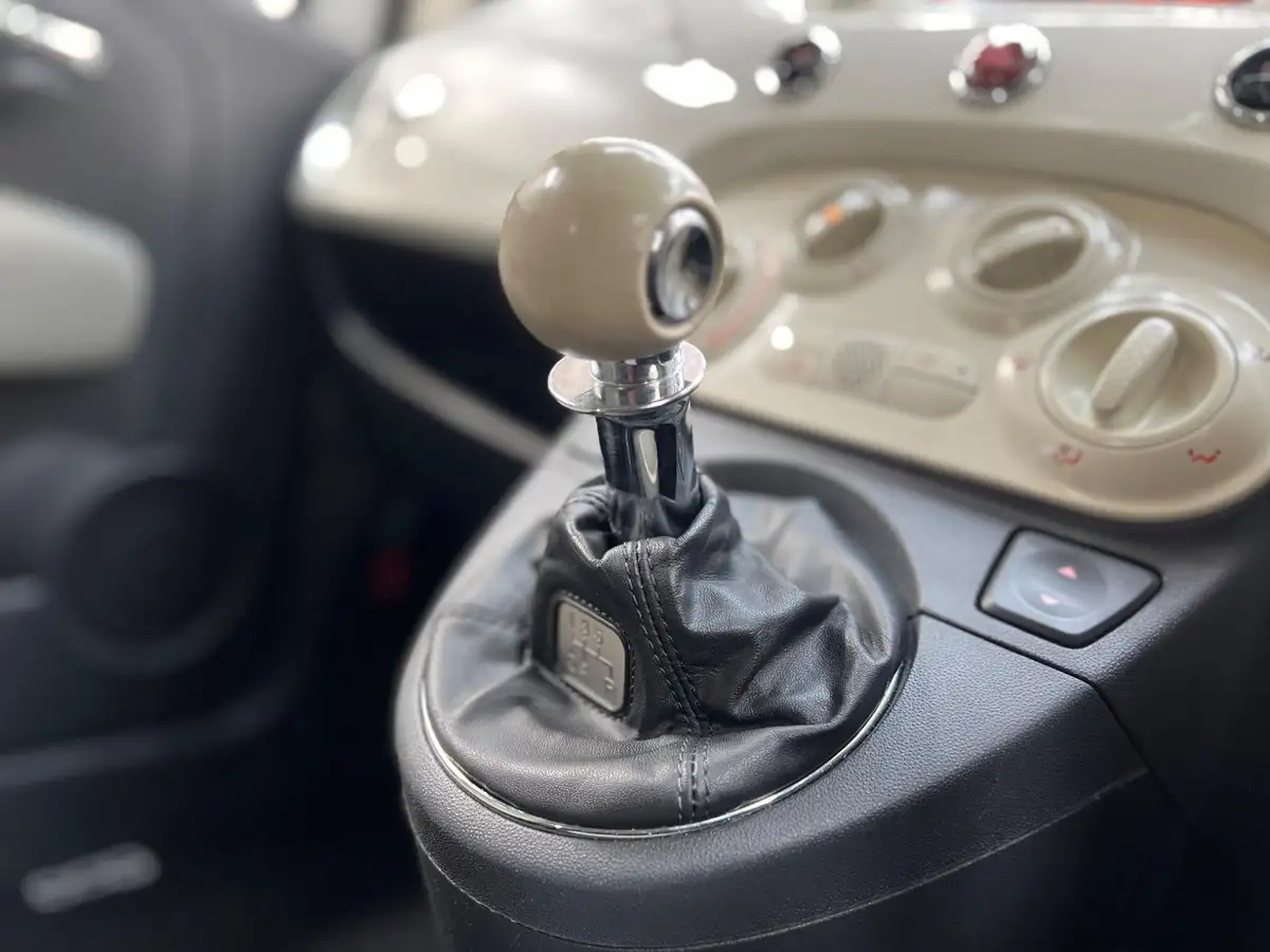 2010-fiat-500-12-lounge-69bhp-big-30