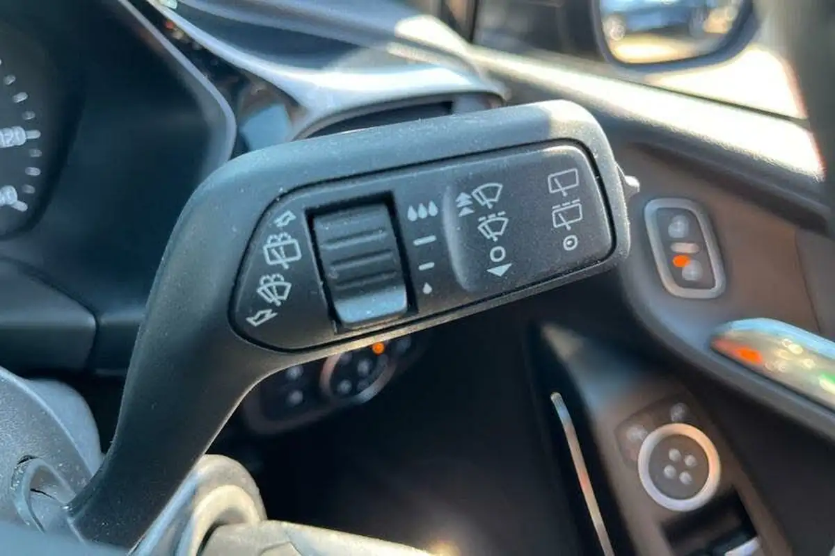2019-ford-fiesta-10t-zetec-ss-3d-big-14