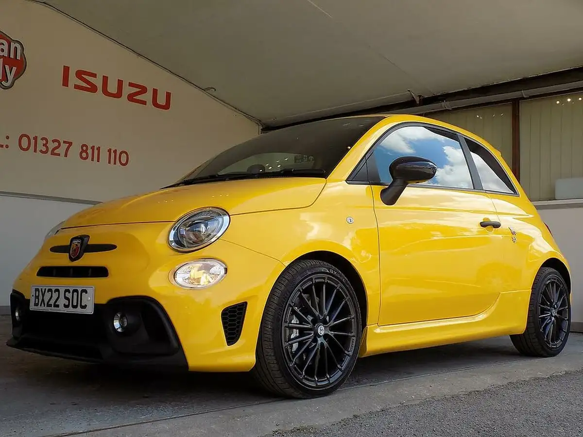 2022-abarth-595-14-tjet-competizione-big-11