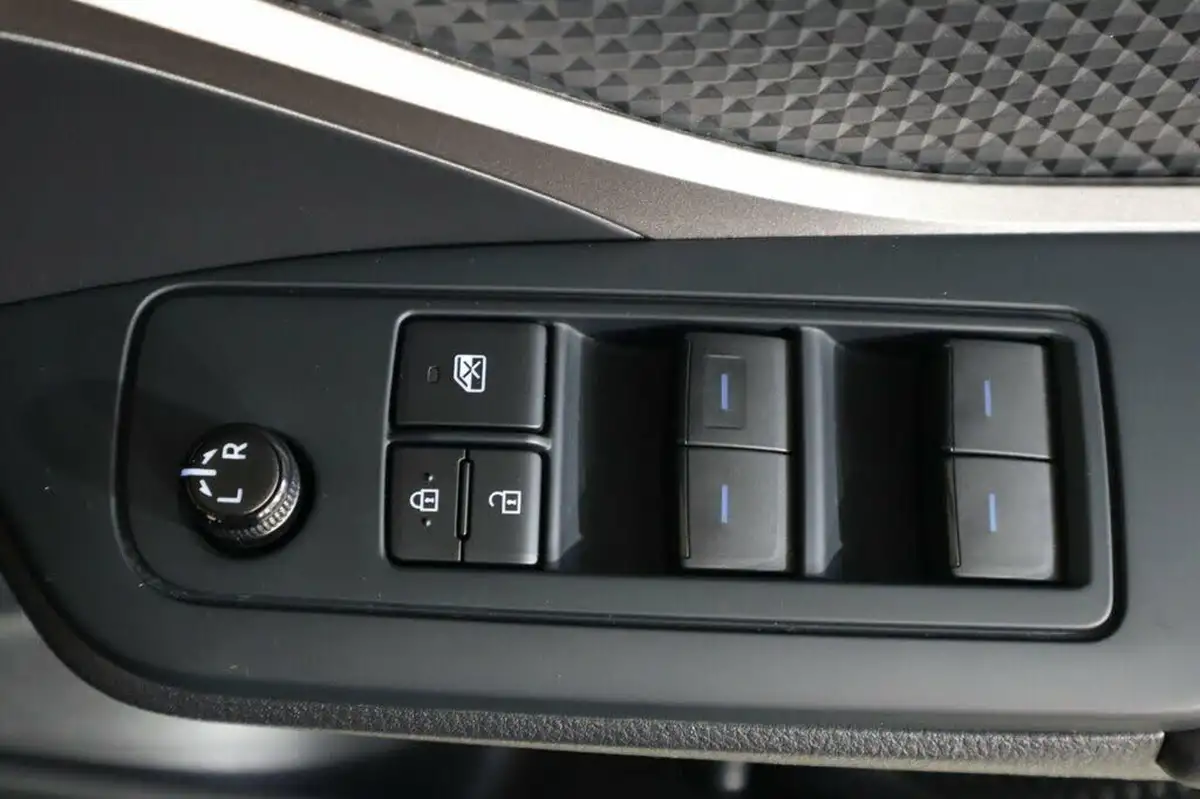 2021-toyota-c-hr-18-vvt-i-icon-big-24