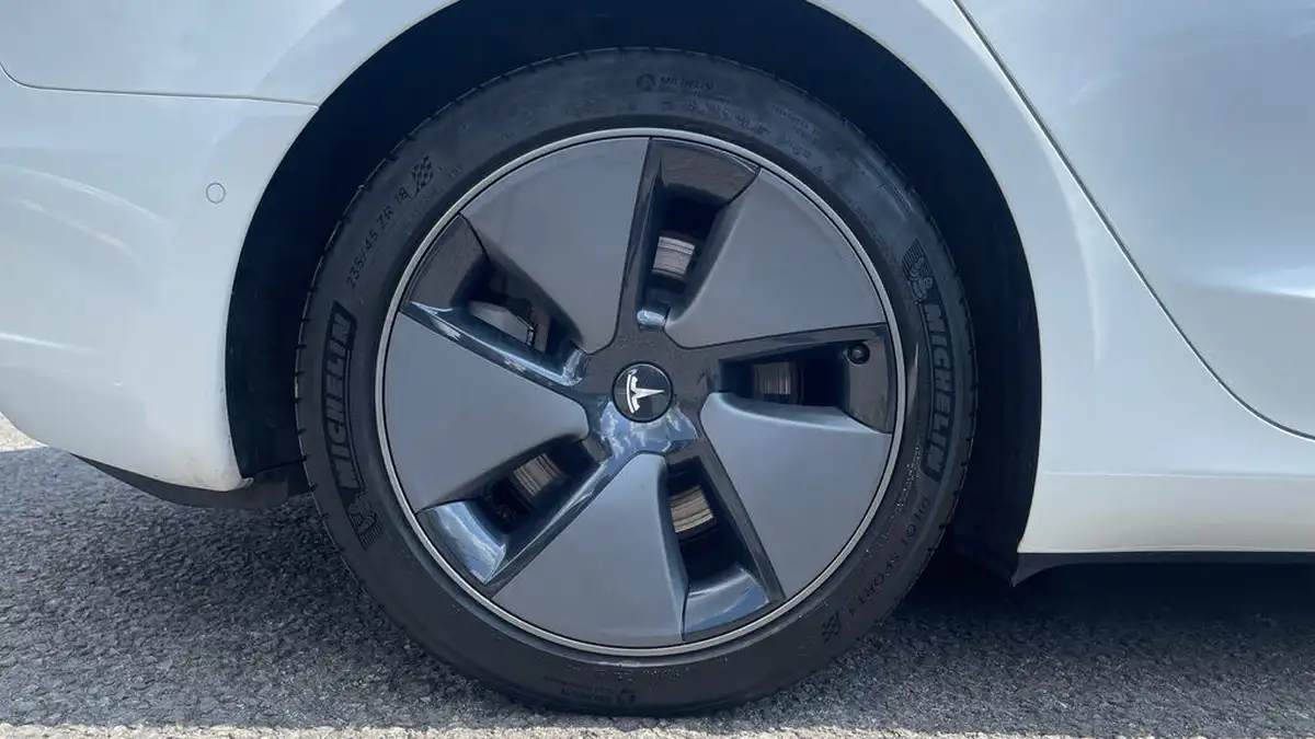 2021-tesla-model-3-e-long-range-4x4-big-18