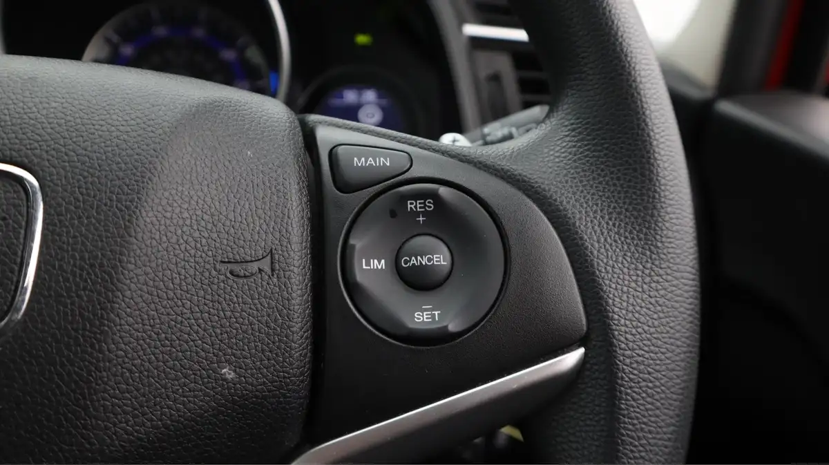 2019-honda-jazz-13-i-vtec-se-cvt-big-23
